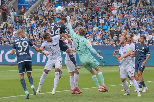 Strafraumszene Johannes Schenk (Preussen Muenster 1) vereitelt Torchance von Cajetan Lenz (Bochum 34) 30.08.2025 Fussball VfL Bochum vs SC Preussen Muenster, Vonovia Ruhrstadion, Bochum, DFB DFL REGULATIONS PROHIBIT ANY USE OF PHOTOGRAPHS AS IMAGE SEQUENCES AND OR QUASI-VIDEO