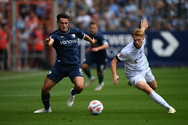 Kjell WAETJEN, W?tjen (BO) gegen Paul JAECKEL (MS) Aktion, Zweikampf, Fussball 2. Bundesliga, 4. Spieltag, matchday 4, VfL Bochum (BO) - SC Preussen Muenster (MS) am 30.08.2025, Vonovia Ruhrstadion Bochum Deutschland. DFL regulations prohibit any use of photographs as image sequences and or quasi-video Â