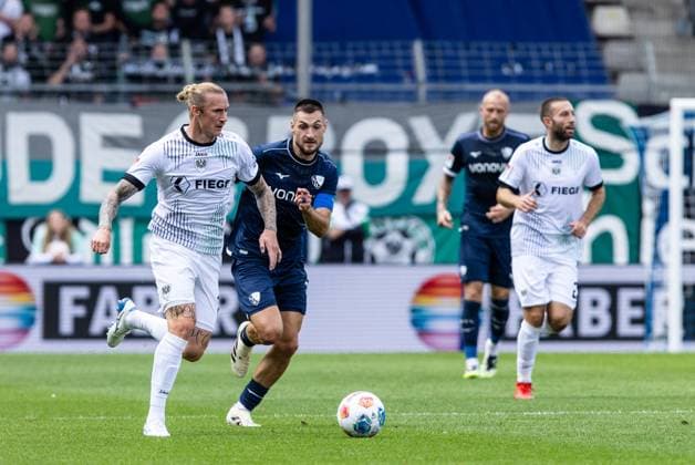 2. Fußball Bundesliga: VfL Bochum - SC Preußen Münster; 30.08.2025 Marvin Schulz (SC Preußen Münster, 10), Matus bero (VfL Bochum, 19) 2. Fußball Bundesliga: VfL Bochum - SC Preußen Münster; Vonovia-Ruhrstadion, Bochum; 30.08.2025 DFL regulations prohibit any use of photographs as image sequences and or quasi video.