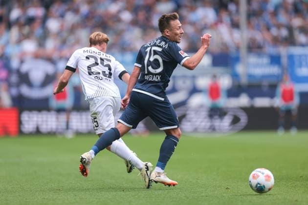 30.08.2025, 2. Bundesliga, 4. Spieltag, VfL Bochum 1848 - Preußen Münster, v. l. Luca Bolay (Preußen Münster), Felix Passlack (VfL Bochum 1848), Bochum Vonovia Ruhrstadion NRW Deutschland xRHR-FOTO DEx