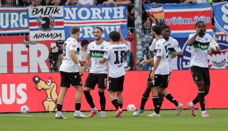 Torjubel 1-1 durch Virgil Ghita (Hannover 96) 5 Fussball, Herren, Saison 2025 2026, 2.BL, Holstein Stadion, Holstein Kiel gegen Hannover 96 DFL REGULATIONS PROHIBIT ANY USE OF PHOTOGRAPHS AS IMAGE SEQUENCES AND OR QUASI-VIDEO.