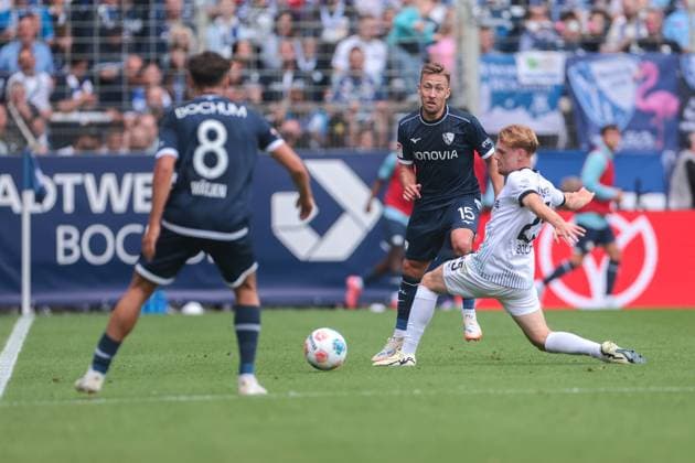 30.08.2025, 2. Bundesliga, 4. Spieltag, VfL Bochum 1848 - Preußen Münster, v. l. Kjell Wätjen (VfL Bochum 1848), Felix Passlack (VfL Bochum 1848), Luca Bolay (Preußen Münster), Bochum Vonovia Ruhrstadion NRW Deutschland xRHR-FOTO DEx