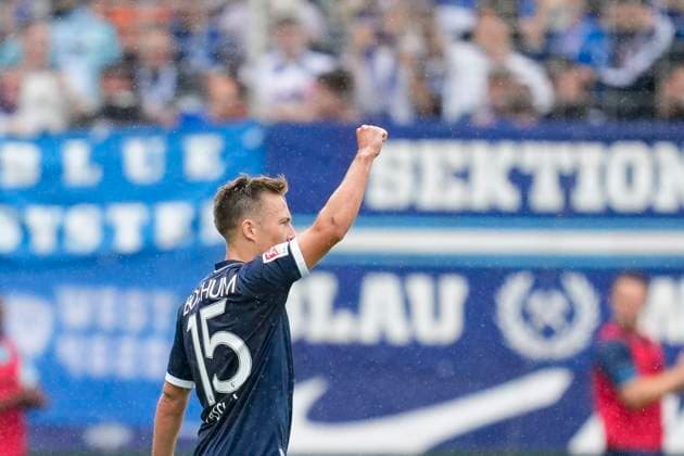 Felix Passlack (VfL Bochum) jubelt waehrend des spiels der 2. Bundesliga zwischen VfL Bochum und Preußen Münster, Vonovia Ruhrstadion am 30. August 2025 in Bochum, Deutschland. (Foto von Alex Gottschalk DeFodi Images) +++ Felix Passlack (VfL Bochum) celebrates during the 2. Bundesliga match between VfL Bochum and Preußen Münster at Vonovia Ruhrstadion on August 30, 2025 in Bochum, Germany. (Photo by Alex Gottschalk DeFodi Images) DFB DFL REGULATIONS PROHIBIT ANY USE OF PHOTOGRAPHS AS IMAGE SEQUENCES AND OR QUASI-VIDEO. (Photo by Alex Gottschalk DeFodi Images) DFB DFL REGULATIONS PROHIBIT ANY USE OF PHOTOGRAPHS AS IMAGE SEQUENCES AND OR QUASI-VIDEO.