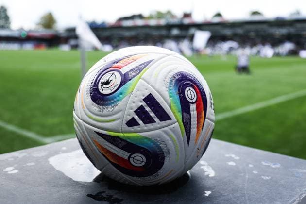 Fussball, 3.Liga Saison 2025 2026 4.Spieltag SC Verl - MSV DUISBURG 30.08.2025, Sportclub Arena Verl Spielball von Adidas mit dem Logo der 3.Liga Verl Sportclub Arena Verl Nordrhein-Westfalen Deutschland