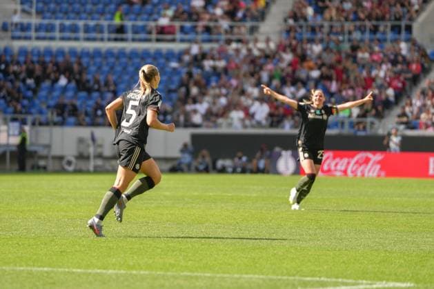 Google Pixel Supercup der Frauen, FC Bayern München vs VfL Wolfsburg, 30.08.2025 Magdalena Eriksson (FC Bayern München, 5) bei Ihrem Torjubel zum 1:0 Google Pixel Supercup der Frauen, FC Bayern München vs VfL Wolfsburg, BBBank Wildpark Karlsruhe, 30.08.2025 DFB DFL REGULATIONS PROHIBIT ANY USE OF PHOTOGRAPHS AS IMAGE SEQUENCES AND OR QUASI-VIDEO. Copyright: xBEAUTIFULxSPORTS Boscox