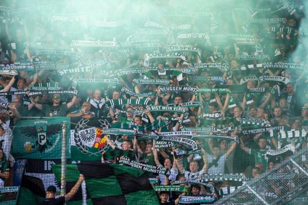 Gästeblock mit Fans von Preußen Münster 30.08.2025 VfL Bochum - SC Preußen Münster, Fussball, 2. Bundesliga, vonovia Ruhrstadion, Bochum DFL regulations prohibit any use of photographs as image sequences and or quasi-video.