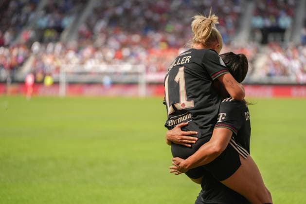Google Pixel Supercup der Frauen, FC Bayern München vs VfL Wolfsburg, 30.08.2025 Jovana Damnjanovi? (FC Bayern München, 9) mit Ihrem Jubel zum 2:0 Google Pixel Supercup der Frauen, FC Bayern München vs VfL Wolfsburg, BBBank Wildpark Karlsruhe, 30.08.2025 DFB DFL REGULATIONS PROHIBIT ANY USE OF PHOTOGRAPHS AS IMAGE SEQUENCES AND OR QUASI-VIDEO. Copyright: xBEAUTIFULxSPORTS Boscox