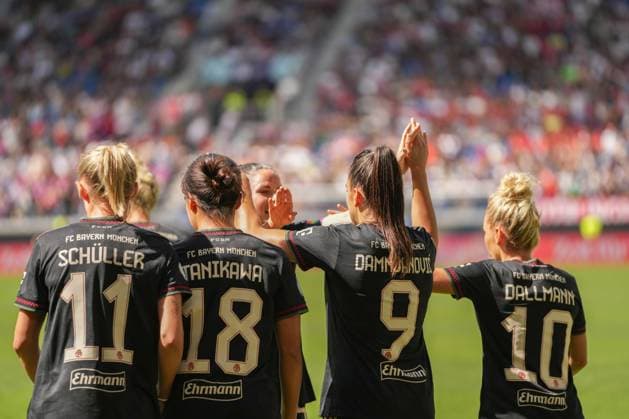 Google Pixel Supercup der Frauen, FC Bayern München vs VfL Wolfsburg, 30.08.2025 Jovana Damnjanovi? (FC Bayern München, 9) mit Ihrem Jubel zum 2:0 Google Pixel Supercup der Frauen, FC Bayern München vs VfL Wolfsburg, BBBank Wildpark Karlsruhe, 30.08.2025 DFB DFL REGULATIONS PROHIBIT ANY USE OF PHOTOGRAPHS AS IMAGE SEQUENCES AND OR QUASI-VIDEO. Copyright: xBEAUTIFULxSPORTS Boscox