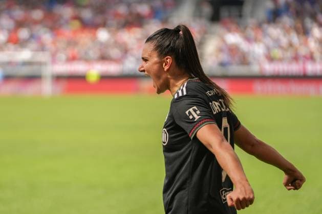 Google Pixel Supercup der Frauen, FC Bayern München vs VfL Wolfsburg, 30.08.2025 Jovana Damnjanovi? (FC Bayern München, 9) mit Ihrem Jubel zum 2:0 Google Pixel Supercup der Frauen, FC Bayern München vs VfL Wolfsburg, BBBank Wildpark Karlsruhe, 30.08.2025 DFB DFL REGULATIONS PROHIBIT ANY USE OF PHOTOGRAPHS AS IMAGE SEQUENCES AND OR QUASI-VIDEO. Copyright: xBEAUTIFULxSPORTS Boscox