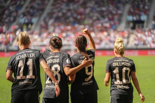 Google Pixel Supercup der Frauen, FC Bayern München vs VfL Wolfsburg, 30.08.2025 Jovana Damnjanovi? (FC Bayern München, 9) mit Ihrem Jubel zum 2:0 Google Pixel Supercup der Frauen, FC Bayern München vs VfL Wolfsburg, BBBank Wildpark Karlsruhe, 30.08.2025 DFB DFL REGULATIONS PROHIBIT ANY USE OF PHOTOGRAPHS AS IMAGE SEQUENCES AND OR QUASI-VIDEO. Copyright: xBEAUTIFULxSPORTS Boscox
