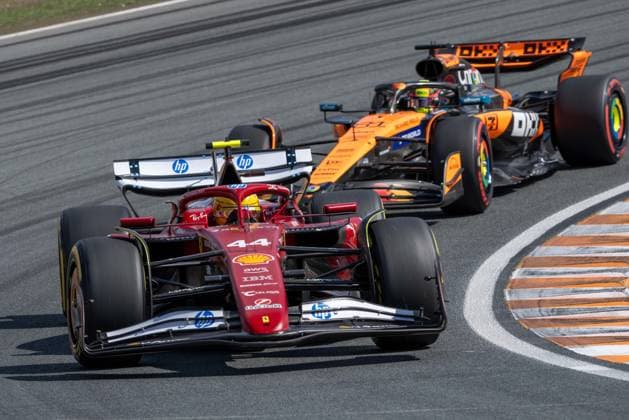 Lewis Hamilton 44, Scuderia Ferrari,Oscar Piastri 81, McLaren Formula 1 Team Freies Training, Grosser Preis von Netherlands, Motorsport, Herren, Formel 1, 30.08.2025 Zandvoort Niederlande Niederlande