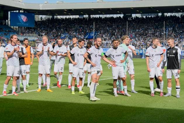 Schlussjubel Schlußjubel Emotion Freude der Mannschaft von Münster 30.08.2025 Fussball VfL Bochum vs SC Preussen Muenster, Vonovia Ruhrstadion, Bochum, DFB DFL REGULATIONS PROHIBIT ANY USE OF PHOTOGRAPHS AS IMAGE SEQUENCES AND OR QUASI-VIDEO