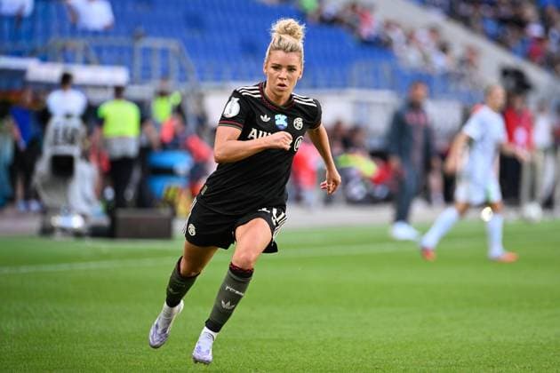 Fußball I Frauen I Saison 2025-2026 I Supercup I FC Bayern München - VfL Wolfsburg I 30.08.2025 Linda Dallmann (10, FC Bayern München) Freisteller, Nahaufnahme, Porträt, Portrait, Einzelfoto, Einzelbild, Körper Karlsruhe BBBank Wildpark Baden-Württemberg Deutschland Copyright: xLobeca InesxHähnelx