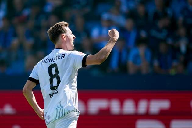 Joshua Mees (Preußen Münster) Torjubel, jubelt nach seinem Treffer zum 1:2 waehrend des spiels der 2. Bundesliga zwischen VfL Bochum und Preußen Münster, Vonovia Ruhrstadion am 30. August 2025 in Bochum, Deutschland. (Foto von Alex Gottschalk DeFodi Images) +++ Joshua Mees (Preußen Münster) celebrates after scoring his team s second goal during the 2. Bundesliga match between VfL Bochum and Preußen Münster at Vonovia Ruhrstadion on August 30, 2025 in Bochum, Germany. (Photo by Alex Gottschalk DeFodi Images) DFB DFL REGULATIONS PROHIBIT ANY USE OF PHOTOGRAPHS AS IMAGE SEQUENCES AND OR QUASI-VIDEO. (Photo by Alex Gottschalk DeFodi Images) DFB DFL REGULATIONS PROHIBIT ANY USE OF PHOTOGRAPHS AS IMAGE SEQUENCES AND OR QUASI-VIDEO.