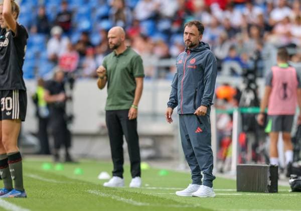 DEU, Karlsruhe, Bayern München vs VfL Wolfsburg, Google Pixel Supercup der Frauen, DFB, BBBank Wildpark, Finale, im Bild v.l.n.r: Stephan Lerch (Trainer VfL Wolfsburg), Josà Barcala (Trainer Bayern München) DFB DFL REGULATIONS PROHIBIT ANY USE OF PHOTOGRAPHS AS IMAGE SEQUENCES AND OR QUASI-VIDEO, 30.08.2025, Copyright: HMBxMedia HendrikxHamelau