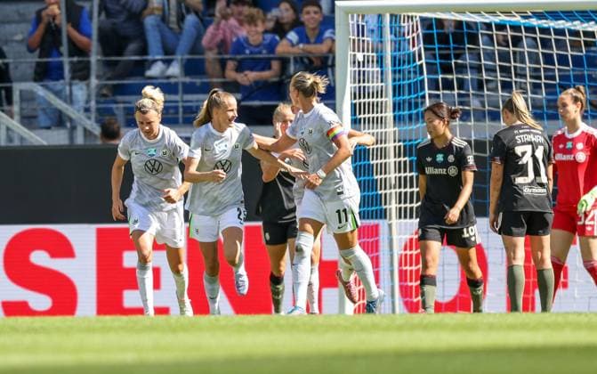 DEU, Karlsruhe, Bayern München vs VfL Wolfsburg, Google Pixel Supercup der Frauen, DFB, BBBank Wildpark, Finale, im Bild: Vivien Endemann (VfL Wolfsburg 25) erzielt das Tor zum 2:1 DFB DFL REGULATIONS PROHIBIT ANY USE OF PHOTOGRAPHS AS IMAGE SEQUENCES AND OR QUASI-VIDEO, 30.08.2025, Copyright: HMBxMedia HendrikxHamelau