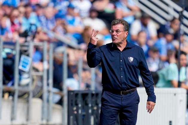 Trainer Dieter Hecking (VfL Bochum) gestikuliert waehrend des spiels der 2. Bundesliga zwischen VfL Bochum und Preußen Münster, Vonovia Ruhrstadion am 30. August 2025 in Bochum, Deutschland. (Foto von Alex Gottschalk DeFodi Images) +++ Trainer Dieter Hecking (VfL Bochum) gestures during the 2. Bundesliga match between VfL Bochum and Preußen Münster at Vonovia Ruhrstadion on August 30, 2025 in Bochum, Germany. (Photo by Alex Gottschalk DeFodi Images) DFB DFL REGULATIONS PROHIBIT ANY USE OF PHOTOGRAPHS AS IMAGE SEQUENCES AND OR QUASI-VIDEO. (Photo by Alex Gottschalk DeFodi Images) DFB DFL REGULATIONS PROHIBIT ANY USE OF PHOTOGRAPHS AS IMAGE SEQUENCES AND OR QUASI-VIDEO.