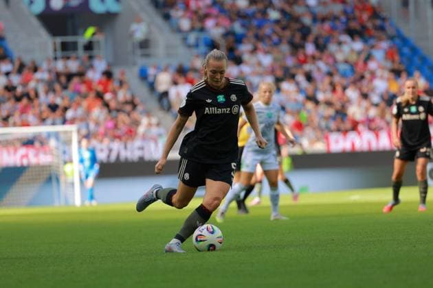 RECORD DATE NOT STATED Magdalena Eriksson (5; FC Bayern Frauen 1) mit Ball in Aktion Fußball I Frauen I Saison 2025-2026 I Supercup I FC Bayern München – VFL Wolfsburg I 29.08.2025 Copyright: xMaxxMesterx