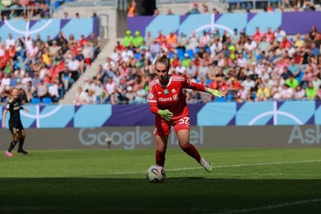 RECORD DATE NOT STATED Ena Mahmutovic (32, FC Bayern Frauen 1) am Ball Fußball I Frauen I Saison 2025-2026 I Supercup I FC Bayern München – VFL Wolfsburg I 29.08.2025 Copyright: xMaxxMesterx