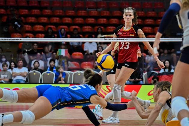 Italy v Germany - FIVB Women’s World Volleyball Championship BANGKOK, THAILAND - AUGUST 30: Sarah Straube (23) of Germany in action during FIVB Women’s World Volleyball Championship match between Italy and Germany at Huamark Indoor Stadium in Bangkok, Thailand on August 30, 2025. Mustafa Hatipoglu Anadolu Banghok Thailand. Editorial use only. Please get in touch for any other usage.  Copyright: x2025xAnadoluxMustafaxHatipoglux