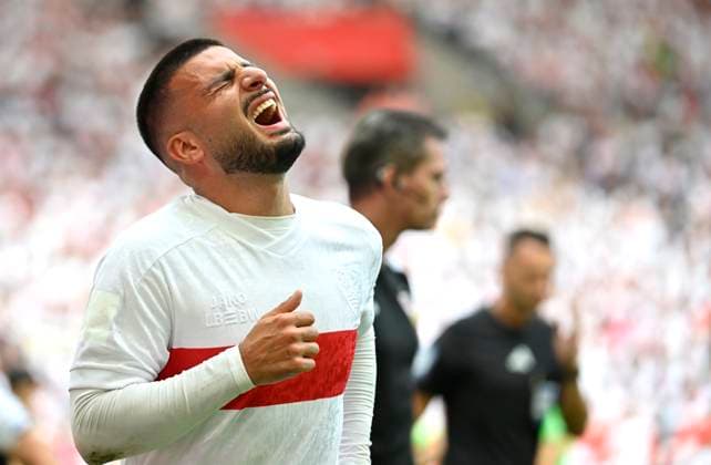 Sport Bilder des Tages Deniz Undav VfB Stuttgart (26) verletzt Verletzung muss vom Platz enttaeuscht Gestik Geste VfB Stuttgart vs Borussia Moenchengladbach BMG 30.08.2025 DFL REGULATIONS PROHIBIT ANY USE OF PHOTOGRAPHS AS IMAGE SEQUENCES AND OR QUASI-VIDEO VfB Stuttgart vs Borussia Moenchengladbach BMG *** Deniz Undav VfB Stuttgart 26 injured Injury must leave the pitch disappointed Gesture Gesture VfB Stuttgart vs Borussia Moenchengladbach BMG 30 08 2025 DFL REGULATIONS PROHIBIT ANY USE OF PHOTOGRAPHS AS IMAGE SEQUENCES AND OR QUASI VIDEO VfB Stuttgart vs Borussia Moenchengladbach BMG