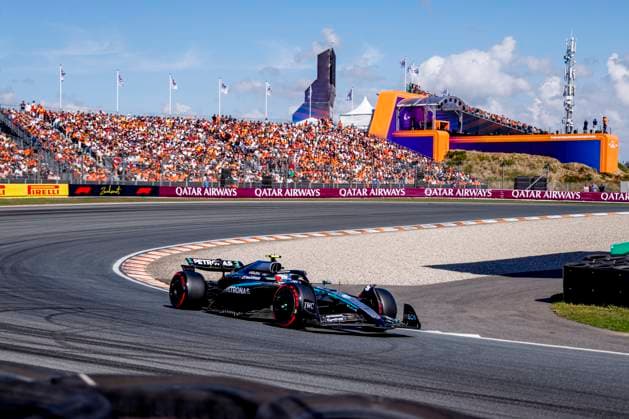 Sport Bilder des Tages Andrea Kimi Antonelli of Italy and Mercedes AMG Petronas F1 Team competing in the Qualification of the Formula 1 Heineken Dutch Grand Prix 2025 on Day 2 at Circuit Zandvoort on August 30, 2025 in Zandvoort, Netherlands. (Photo by Marcel ter Bals DeFodi Images)