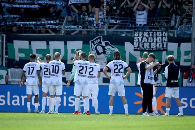 SC Preussen Muenster Jubel, jubeln, Freude, cheers, Schlussjubel, Fussball 2. Bundesliga, 4. Spieltag, matchday 4, VfL Bochum (BO) - SC Preussen Muenster (MS) 1-2 am 30.08.2025, Vonovia Ruhrstadion Bochum Deutschland. DFL regulations prohibit any use of photographs as image sequences and or quasi-video Â