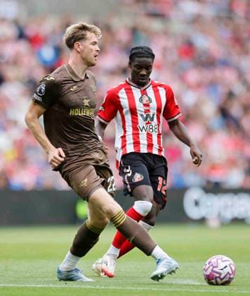 Sunderland v Brentford Premier League Nathan Collins of Brentford (left) passes under pressure from Eliezer Mayenda of Sunderland during the Premier League match at the Stadium Of Light, Sunderland UK Newspapers OUT Copyright: xFredxPalmerx FIL-22162-0089