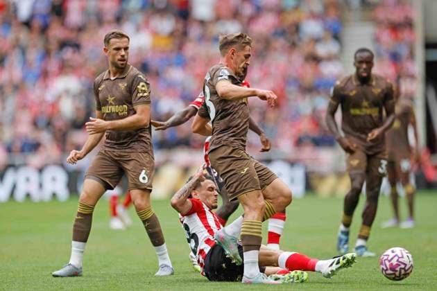 Sunderland v Brentford Premier League Yehor Yarmoliuk of Brentford is tackled by Enzo Le FÃ e of Sunderland during the Premier League match at the Stadium Of Light, Sunderland UK Newspapers OUT Copyright: xFredxPalmerx FIL-22162-0090