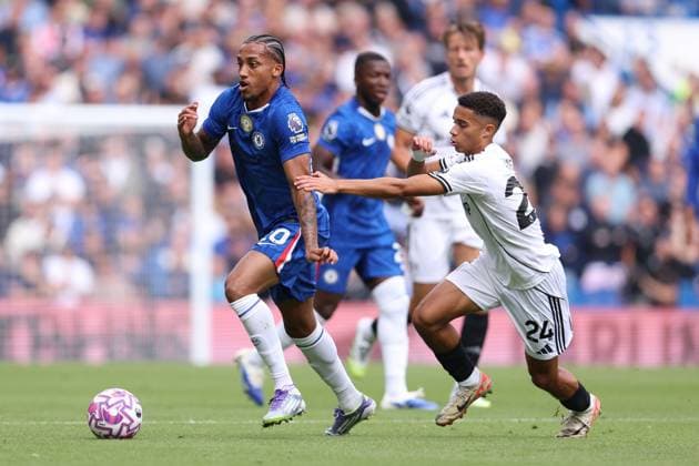 London, England, 30th August 2025. Joao Pedro of Chelsea and Joshua King of Fulham challenge for the ball during the Chelsea vs Fulham Premier League match at Stamford Bridge, London. Picture credit should read: Paul Terry Sportimage EDITORIAL USE ONLY. No use with unauthorised audio, video, data, fixture lists, club league logos or live services. Online in-match use limited to 120 images, no video emulation. No use in betting, games or single club league player publications. SPI_082_PT_Chelsea_Fulham SPI-4094-0082
