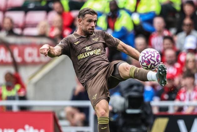 Premier League Sunderland v Brentford Jordan Henderson of Brentford controls the ball during the Premier League match Sunderland vs Brentford at Stadium Of Light, Sunderland, United Kingdom, 30th August 2025 (Photo by Alfie Cosgrove News Images) Sunderland Stadium Of Light Tyne and Wear United Kingdom Copyright: xAlfiexCosgrove NewsxImagesx