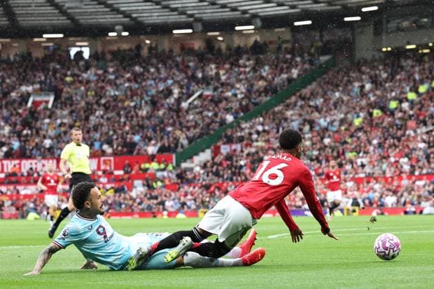 Premier League Manchester United, ManU v Burnley Referee Samuel Barrott waves away a United penalty after Amad Diallo of Manchester United is tackled by Quilindschy Hartman of Burnly during the Premier League match Manchester United vs Burnley at Old Trafford, Manchester, United Kingdom, 30th August 2025 (Photo by Mark Cosgrove News Images) Manchester Old Trafford Greater Manchester United Kingdom Copyright: xMarkxCosgrove NewsxImagesx