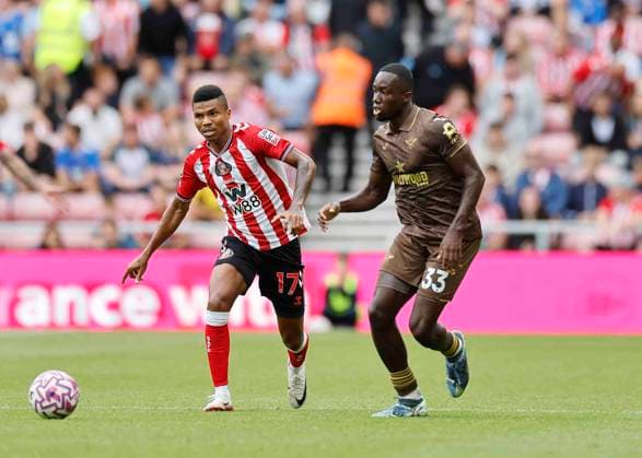 Sunderland v Brentford Premier League Reinildo Mandava of Sunderland (left) and Keane Lewis-Potter of Brentford in action during the Premier League match at the Stadium Of Light, Sunderland UK Newspapers OUT Copyright: xFredxPalmerx FIL-22162-0100