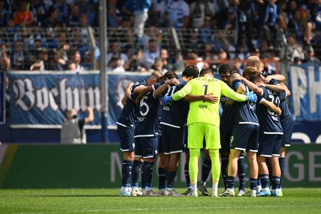 VFL Bochum Mannschaftskreis, Motivation, Verschwoerung, Fussball 2. Bundesliga, 4. Spieltag, matchday 4, VfL Bochum (BO) - SC Preussen Muenster (MS) 1-2 am 30.08.2025, Vonovia Ruhrstadion Bochum Deutschland. DFL regulations prohibit any use of photographs as image sequences and or quasi-video Â