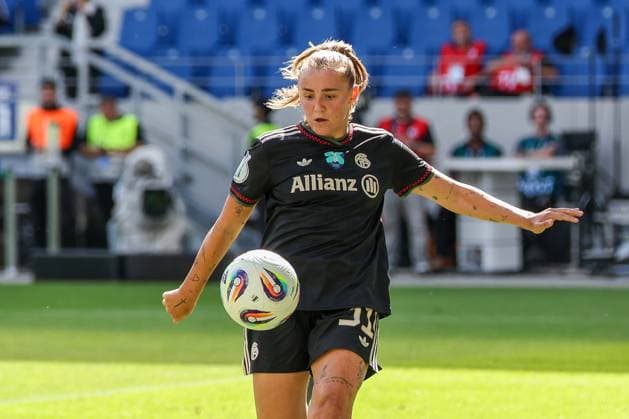 Georgia Stanway 31 (FC Bayern Muenchen Frauen) schiesst den Ball die Luft, Jubel nach ihrem 4:1-Tor, FC Bayern Muenchen Frauen vs. VfL Wolfsburg Frauen, DFL, Bundesliga, Saison 2025 2026, BBBank Wildpark, Google Pixel Supercup der Frauen, 30.08.2025 DFB regulations prohibit any use of photographs as image sequences and or quasi-video Karlsruhe Baden-Wuerttemberg Deutschland