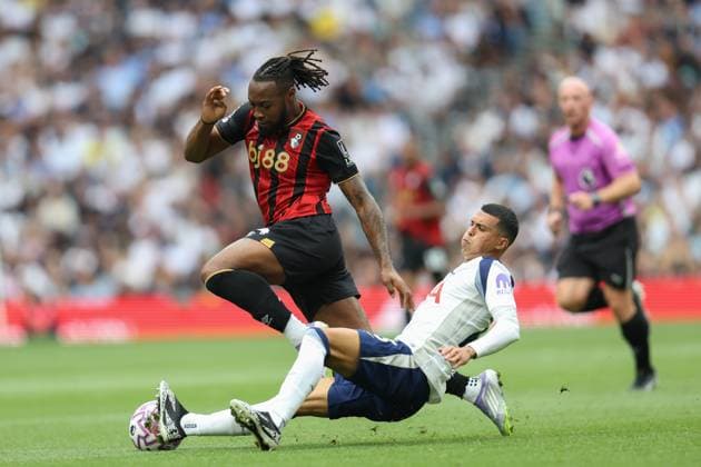 Antoine Semenyo (24 Bournemouth) dribbles past Pedro Porro of Tottenham Hotspur during the Premier League match between Tottenham Hotspur and Bournemouth at Tottenham Hotspur Stadium in London, England (Photo by Alexander Canillas Sports Press Photo SPP) Copyright: xAlexanderxCanillas SPPx Sportspressphoto_SPR18227