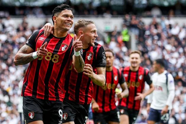 Premier League Tottenham Hotspur v Bournemouth Evanlison of AFC Bournemouth celebrates his goal with teammates to make it 0-1 during the Premier League match Tottenham Hotspur vs Bournemouth at Tottenham Hotspur Stadium, London, United Kingdom, 30th August 2025 (Photo by Izzy Poles News Images) London Tottenham Hotspur Stadium United Kingdom Copyright: xIzzyxPoles NewsxImagesx