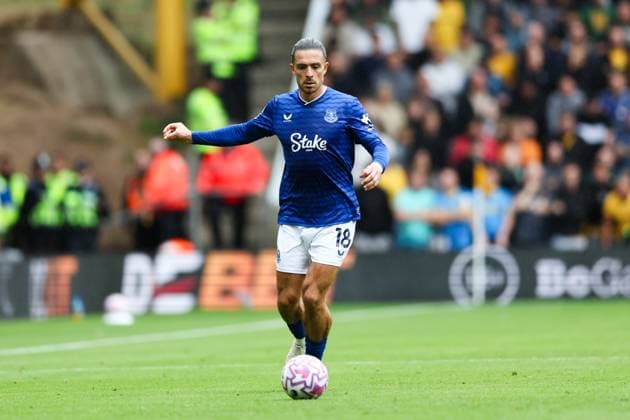 Wolverhampton, England, 30th August 2025. Jack Grealish of Everton runs with the ball during the Wolverhampton Wanderers vs Everton Premier League match at Molineux, Wolverhampton. Picture credit should read: Jessica Hornby Sportimage EDITORIAL USE ONLY. No use with unauthorised audio, video, data, fixture lists, club league logos or live services. Online in-match use limited to 120 images, no video emulation. No use in betting, games or single club league player publications. SPI_031_JH_WOLVES_EVERTON SPI-4096-0031