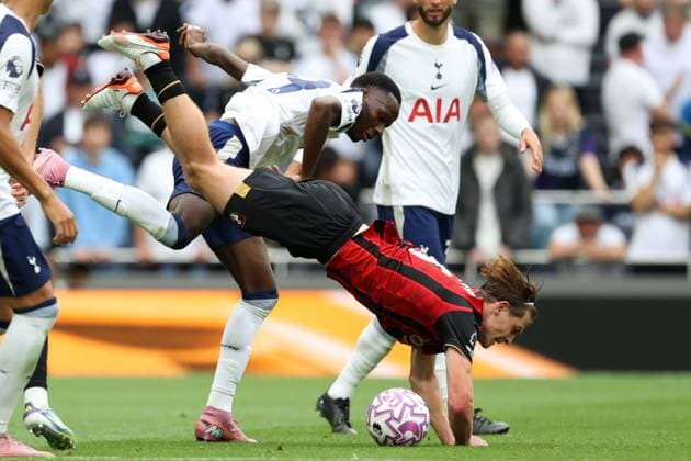 Tottenham Hotspur v Bournemouth 30 August 2025 London - Premier League Football - Tottenham Hotspur v AFC Bournemouth - Alex Scott of Bournemouth is fouled by Pape Matar Sarr of Tottenham Hotspur - (Photo by Mark Leech) London UK Copyright: xMarkxLeechxOffside