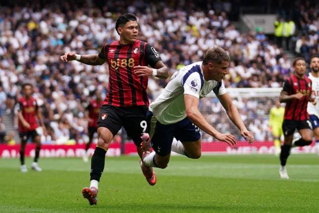 Tottenham Hotspur FC v Bournemouth FC, English Premier League Evanilson of Bournemouth and Micky van de Ven of Tottenham Hotspur battling during the Tottenham Hotspur FC v Bournemouth FC English Premier League match at the Tottenham Hotspur Stadium, London, England, United Kingdom on 30 August 2025 Credit: Dylan Hepworth Every Second Media Editorial use only. All images are copyright Every Second Media Limited. No images may be reproduced without prior permission. All rights reserved. Premier League and Football League images are subject to licensing agreements with Football DataCo Limited. see https: www.football-dataco.com Copyright: xIMAGO EveryxSecondxMediax ESM-1569-0061 DylanxHepworthx xEveryxSecondxMediax