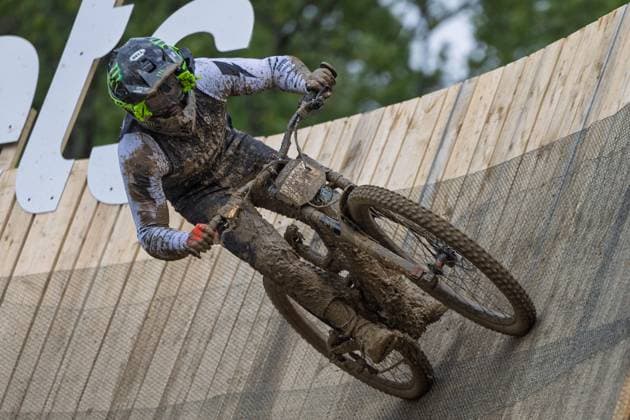 COUPE DU MONDE DE VTT AUX GETS PHOTOPQR LE DAUPHINE Grégory YETCHMENIZA ; Les Gets ; 30 08 2025 ; Les Gets (Haute-Savoie), 30 août. Les Gets accueillent une étape de coupe du monde de VTT. UCI DOWNHILL WORLD CUP sur notre photo : Thibaut Daprela. Grégory Yetchmeniza Le Dauphiné Libéré - Les Gets hosts a Mountain Bike World Cup stage France, Haute-Savoie August 30, 2025 Les Gets Haute-Savoie Rhône-Alpes France  Copyright: xPHOTOPQR LExDAUPHINE MAXPPPxGrégoryxYETCHMENIZAx 20250830JDL2951 20250830JDL2951