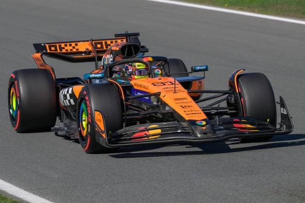 F1 Grand Prix of Netherlands - Qualifying Oscar Piastri of Australia drives the (81) McLaren MCL60 Mercedes on track during the third practice of the F1 Grand Prix of the Netherlands at Circuit Zandvoort in Zandvoort, Netherlands, on August 30, 2025. Zandvoort Netherland  Copyright: xJonathanxRaax originalFilename:raa-formula1250830_npJ5Q.jpg