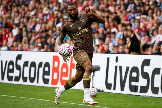 30th August 2025; Stadium of Light, Sunderland, England; Premier League Football, Sunderland versus Brentford; Igor Thiago of Brentford controls the ball  CraigxCowan
