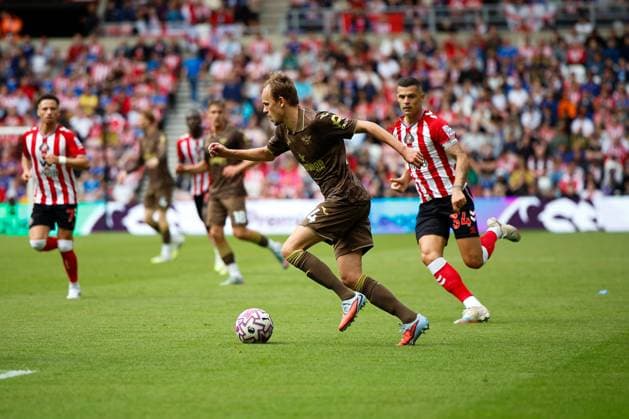 30th August 2025; Stadium of Light, Sunderland, England; Premier League Football, Sunderland versus Brentford; Mikkel Damsgaard of Brentford runs at goal  CraigxCowan