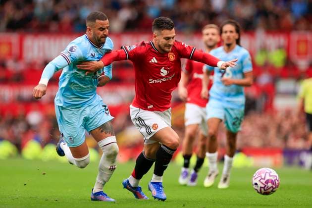 Manchester United, ManU v Burnley Premier League 30 08 2025. Diogo Dalot (2) of Manchester United and Kyle Walker (2) of Burnley challenge for the ball during the Premier League match between Manchester United and Burnley at Old Trafford, Manchester, England on 30 August 2025. Manchester Old Trafford Greater Manchester England Editorial use only DataCo restrictions apply See www.football-dataco.com , Copyright: xConorxMolloyx PSI-22715-0051