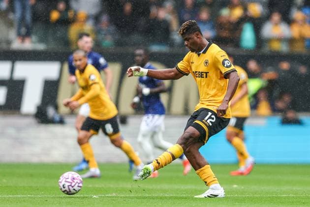 Wolverhampton Wanderers v Everton - Premier League Emmanuel Agbadou of Wolverhampton Wanderers plays during the Premier League match between Wolverhampton Wanderers and Everton at Molineux in Wolverhampton, England, on August 30, 2025. Wolverhampton West Midlands United Kingdom  Copyright: xMIxNewsx originalFilename:fletcher-wolverha250830_npfKZ.jpg