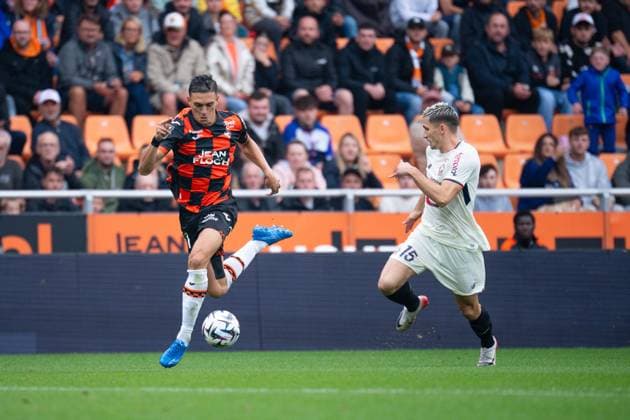 FOOTBALL : Lorient vs Lille - Ligue 1 - 30 08 2025 Panos Katseris ( 77 - FC Lorient ) and Romain Perraud ( 15 - Lille ) during the Ligue 1 match between FC Lorient and Lille OSC at Stade Yves Allainmat on August 30, 2025 in Lorient, France. ( Photo by Federico Pestellini PsnewZ ) - LorientFrance  Copyright: xFedericoxPestellinix