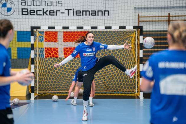 HSG Blomberg-Lippe (GER) vs. Buxtehuder SV (GER), Handball, 1. Handball Bundesliga Frauen, 1. Spieltag, 30.08.2025, Blomberg Nicole Roth (HSG Blomberg-Lippe, 61) beim Aufwaermen Blomberg Sporthalle an der Ulmenallee Deutschland