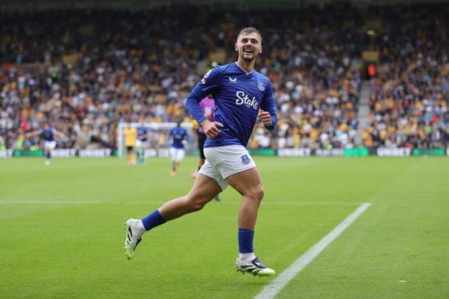 Football - Premier League - Wolverhampton Wanderers v Everton 30th August 2025 - Premier League - Wolverhampton Wanderers v Everton - Kiernan Dewsbury-Hall of Everton celebrates after scoring their 3rd goal - Photo: Simon Stacpoole Offside. Wolverhampton UK Copyright: xSimonxStacpoolexOffside