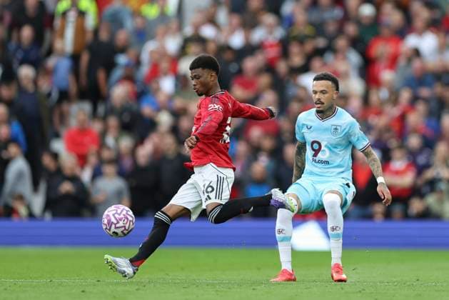 Manchester United, ManU FC v Burnley FC, English Premier League Manchester United midfielder Amad Diallo (16) during the Manchester United FC v Burnley FC English Premier League match at Old Trafford, Manchester, England, United Kingdom on 30 August 2025 Credit: Phil Duncan Every Second Media Editorial use only. All images are copyright Every Second Media Limited. No images may be reproduced without prior permission. All rights reserved. Premier League and Football League images are subject to licensing agreements with Football DataCo Limited. see https: www.football-dataco.com Copyright: xIMAGO EveryxSecondxMediax ESM-1572-0085 PhilxDuncanx xEveryxSecondxMediax